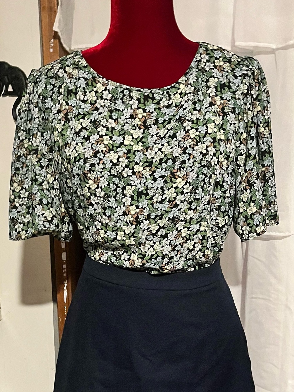 Ann Taylor Factory Women’s Floral SS Blouse (Large)